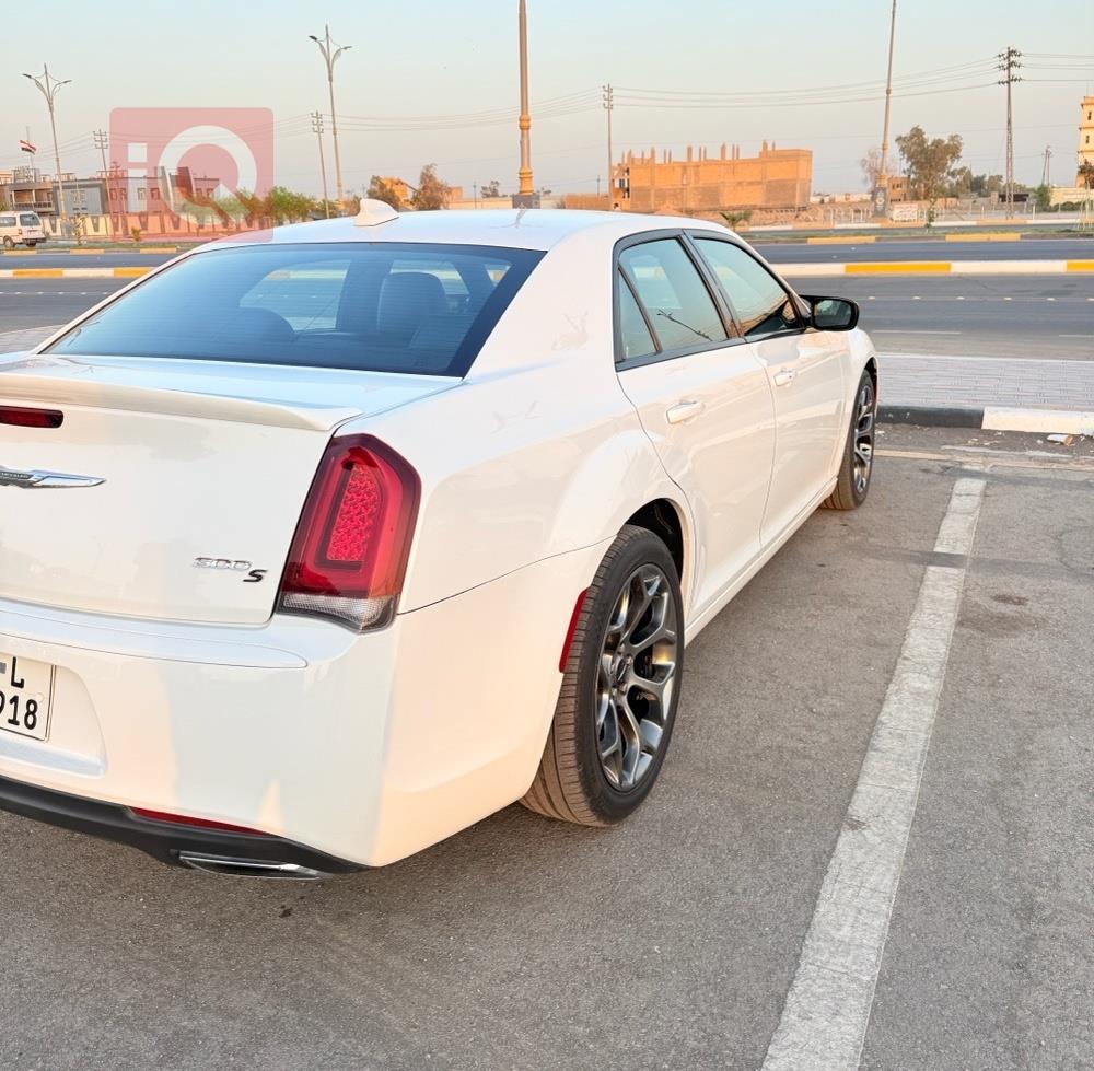 كرايسلر 300